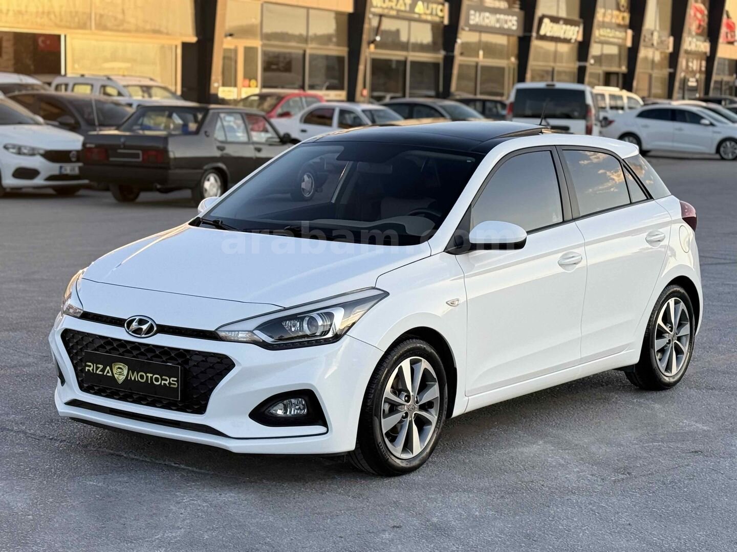 Galeriden Hyundai i20 1.4 MPI Style 2020 Model Ankara 18.000 km Beyaz 1