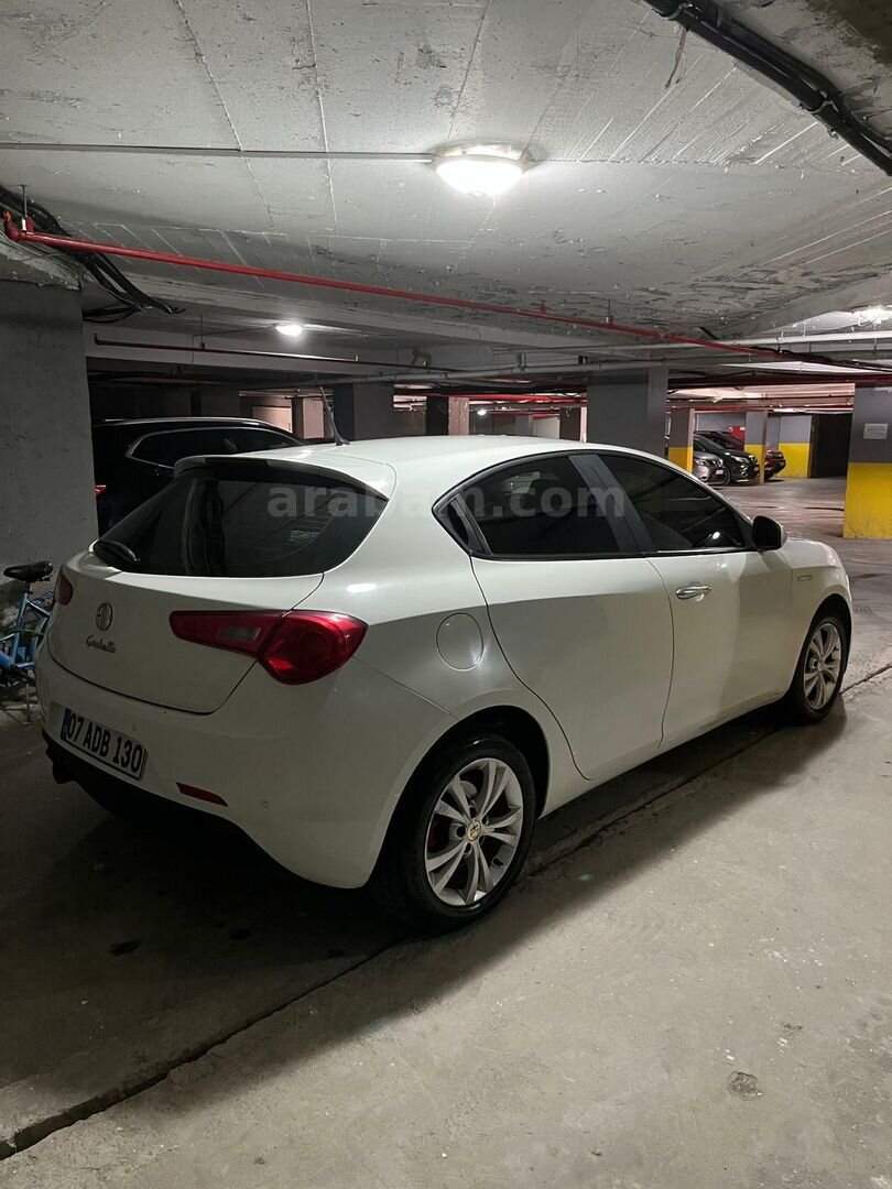 Sahibinden Alfa Romeo Giulietta 1.4 TB Progression Plus 2013 Model Tekirdağ 168.000 km Beyaz 3
