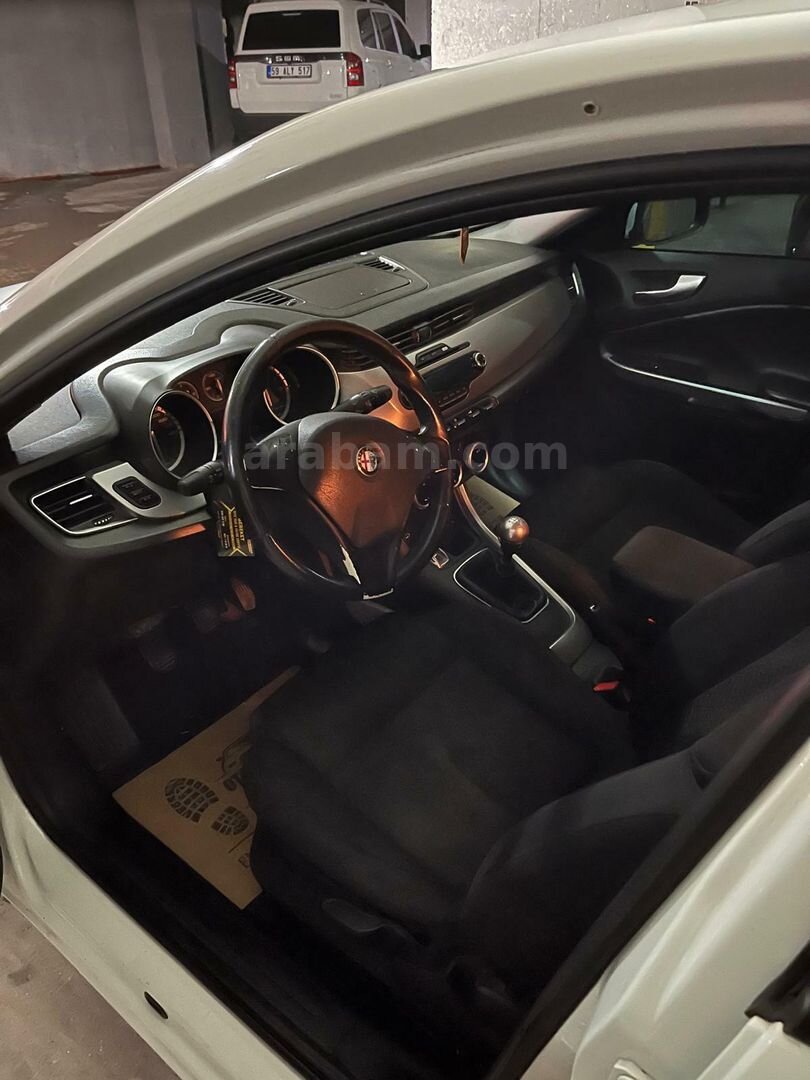 Sahibinden Alfa Romeo Giulietta 1.4 TB Progression Plus 2013 Model Tekirdağ 168.000 km Beyaz 5