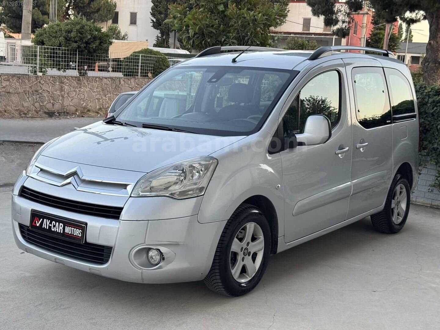 Galeriden Citroen Berlingo 1.6 HDi Combi SX 2011 Model Balıkesir 222.000 km Gri 3