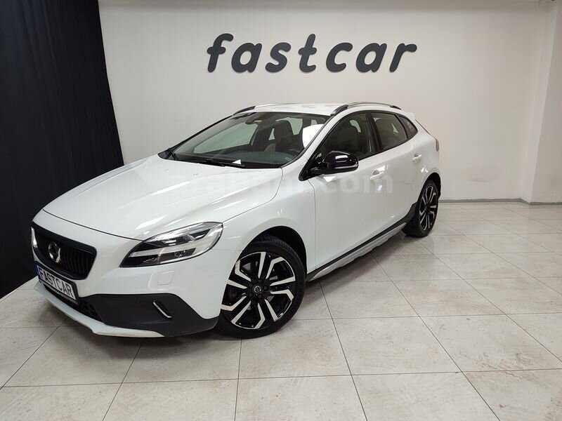 Galeriden Volvo V40 Cross Country 1.5 T3 Advance 2017 Model İstanbul 101.000 km Beyaz