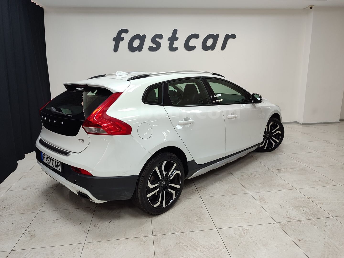 Galeriden Volvo V40 Cross Country 1.5 T3 Advance 2017 Model İstanbul 101.000 km Beyaz 5