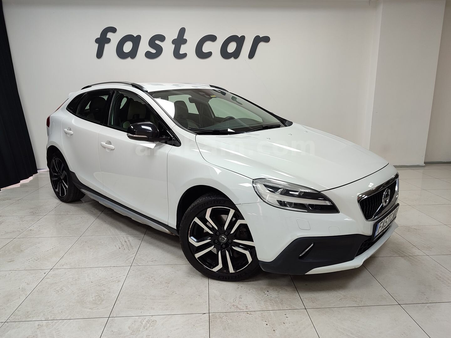 Galeriden Volvo V40 Cross Country 1.5 T3 Advance 2017 Model İstanbul 101.000 km Beyaz 2