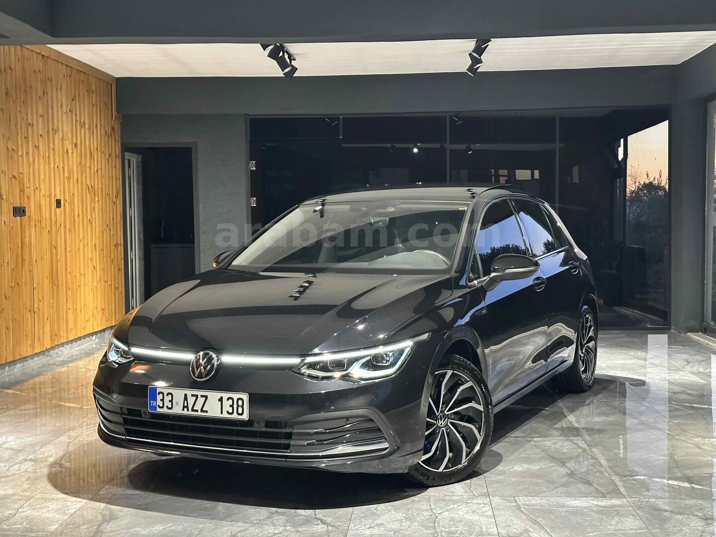 Galeriden Volkswagen Golf 1.0 eTSI Style 2023 Model Bursa 37.650 km Siyah 1