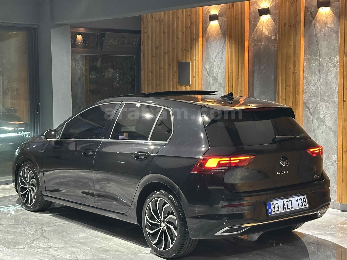 Galeriden Volkswagen Golf 1.0 eTSI Style 2023 Model Bursa 37.650 km Siyah 4