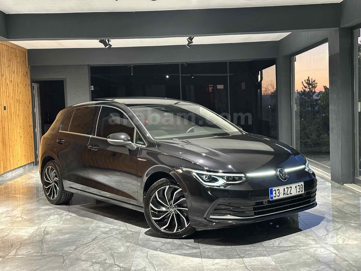 Galeriden Volkswagen Golf 1.0 eTSI Style 2023 Model Bursa 37.650 km Siyah 3