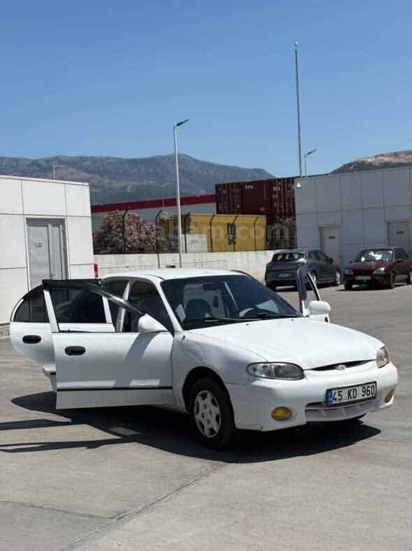 Sahibinden Hyundai Accent 1.5 GL 1998 Model Manisa 407.000 km Beyaz 5