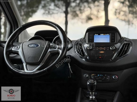 BORDO'DAN 2022 FORD TOURNEO COURİER