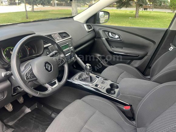 MURAT AUTO'DAN HATASIZ BOYASIZ TRAMERSİZ RENAULT KADJAR