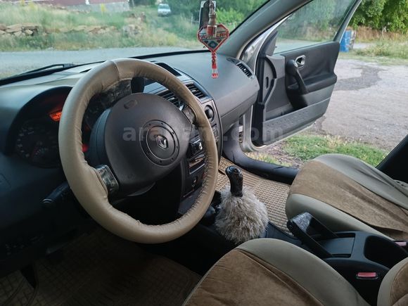 MEMURDAN TEK ELDEN KULLANILMIŞ 187000 KM'DE TEMİZ MEGANE 2