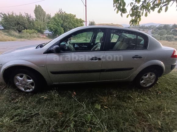 MEMURDAN TEK ELDEN KULLANILMIŞ 187000 KM'DE TEMİZ MEGANE 2