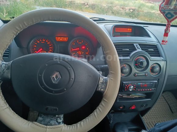 MEMURDAN TEK ELDEN KULLANILMIŞ 187000 KM'DE TEMİZ MEGANE 2