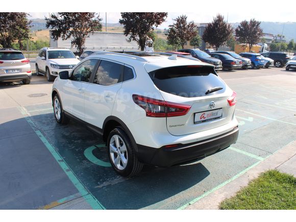 Nissan Qashqai 1.3DIG-T SKYPACK