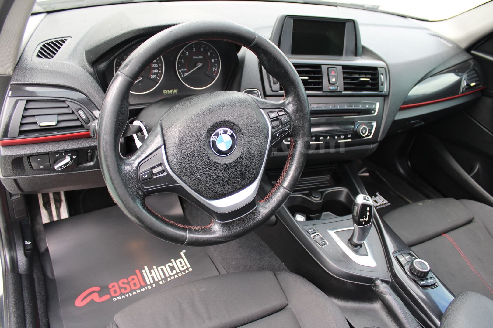 Galeriden BMW 1 Serisi 116i Comfort 2013 Model Samsun 196.109 km Beyaz 7