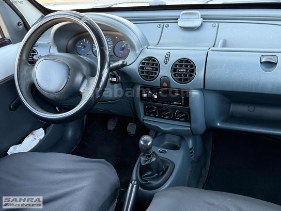 SAHRA MOTORS'DAN 2000 RENAULT KANGO 1.9D OTOMOBİL RUHSAT 224.KM