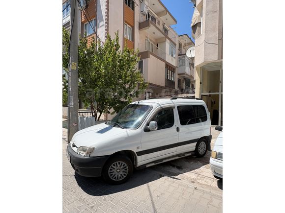 Galeriden Peugeot Partner 1.9 D Combi 2000 Model İzmir