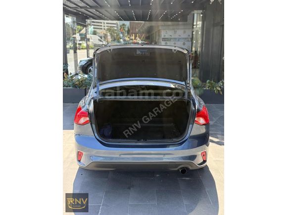 FORD FOCUS TITANIUM