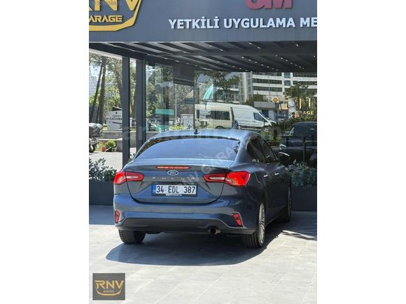 FORD FOCUS TITANIUM
