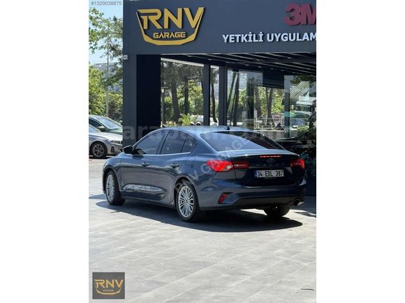 FORD FOCUS TITANIUM