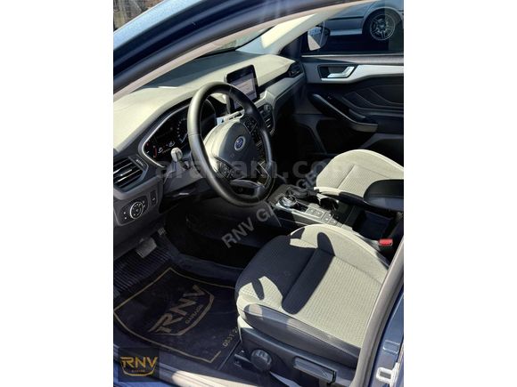 FORD FOCUS TITANIUM