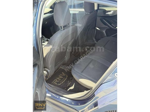 FORD FOCUS TITANIUM