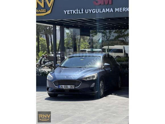 FORD FOCUS TITANIUM