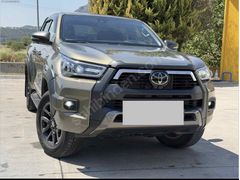 Sahibinden Toyota Hilux 2.4 D-4D 4x4 Invincible 2024 Model  19.700 km Gri (Gümüş)
