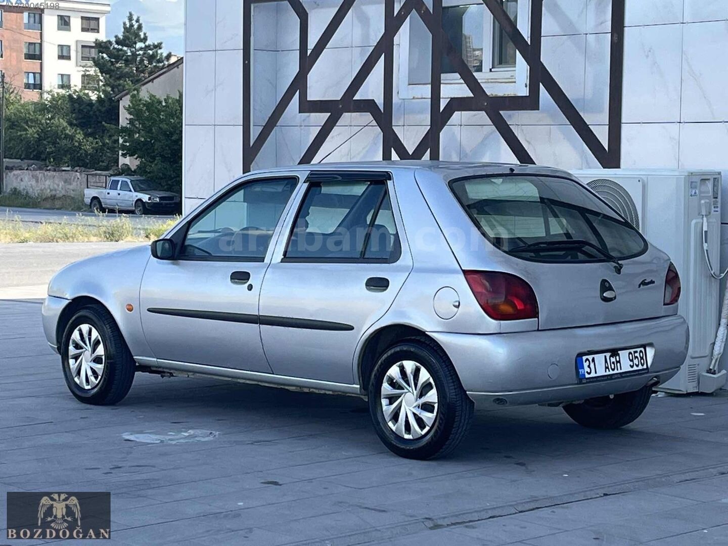 Galeriden Ford Fiesta 1.25 Ghia 1999 Model Kayseri 292.000 km Gri 5