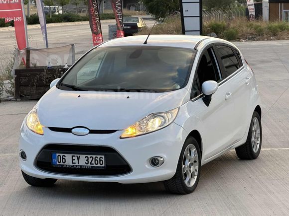 HASTASINA 2012 FORD FİESTA 1.4 TİTANİUM X "85" BİNDE CAM GİBİ