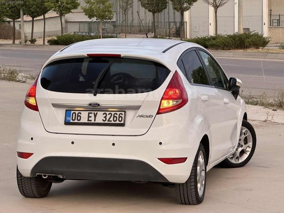 HASTASINA 2012 FORD FİESTA 1.4 TİTANİUM X "85" BİNDE CAM GİBİ