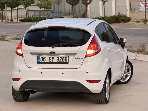 HASTASINA 2012 FORD FİESTA 1.4 TİTANİUM X "85" BİNDE CAM GİBİ