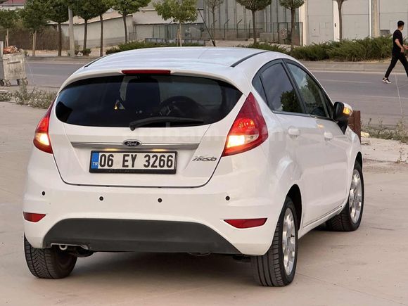 HASTASINA 2012 FORD FİESTA 1.4 TİTANİUM X "85" BİNDE CAM GİBİ