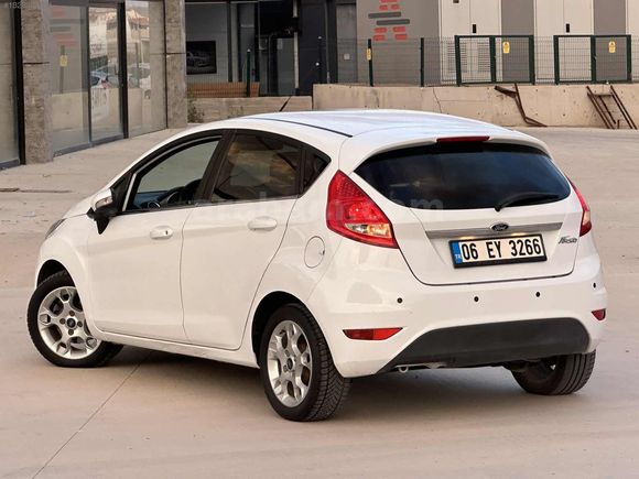 HASTASINA 2012 FORD FİESTA 1.4 TİTANİUM X "85" BİNDE CAM GİBİ