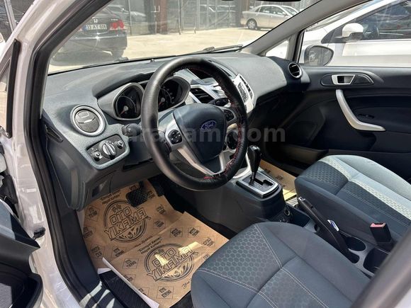 HASTASINA 2012 FORD FİESTA 1.4 TİTANİUM X "85" BİNDE CAM GİBİ
