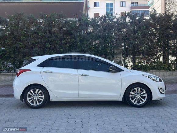 ÖZBEK PREMİUM'DAN 160 BİNDE CAM TAVANLI İ30