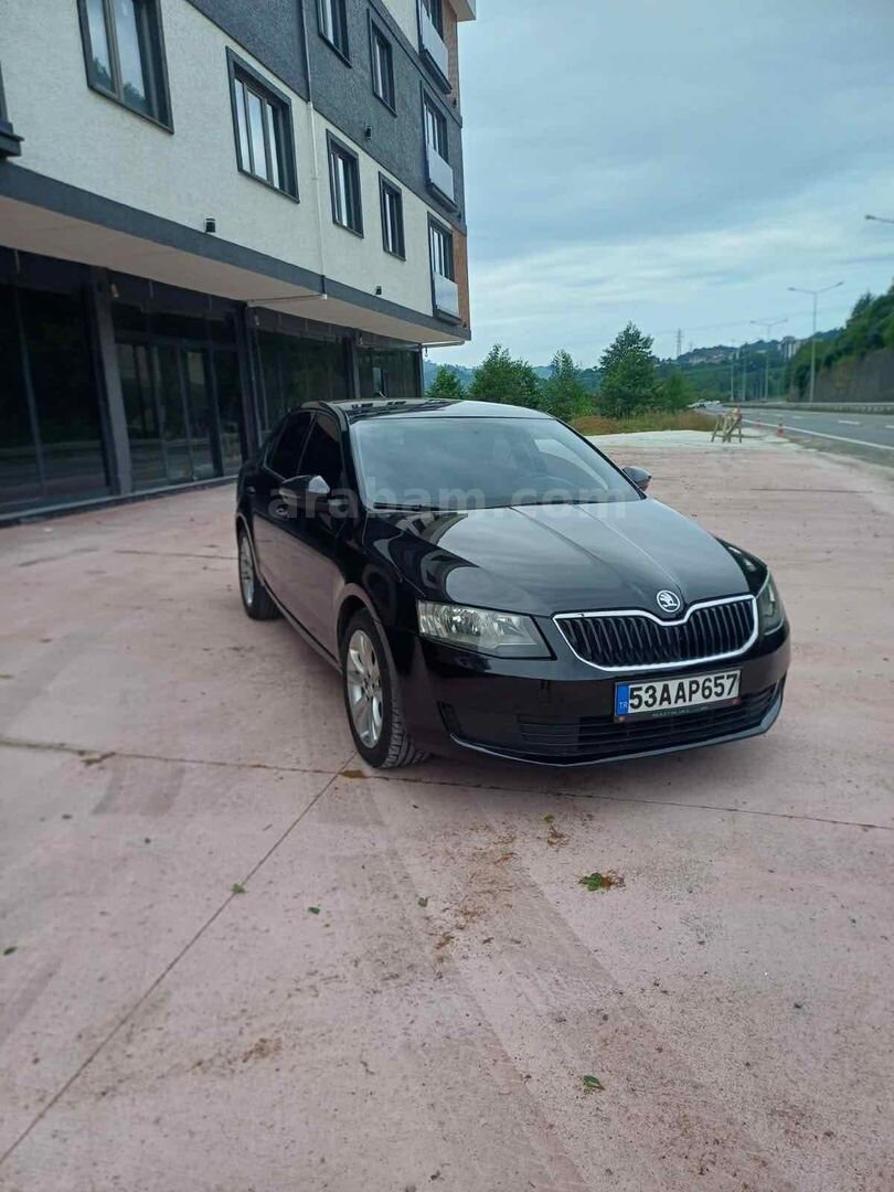 Galeriden Skoda Octavia 1.6 TDI Elegance 2013 Model Rize 275.000 km Siyah 3