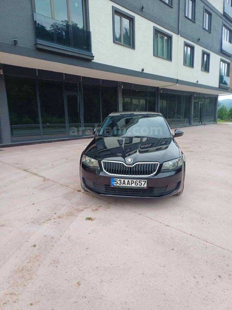 Galeriden Skoda Octavia 1.6 TDI Elegance 2013 Model Rize 275.000 km Siyah 2