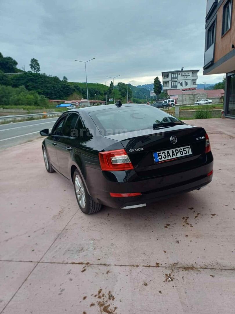 Galeriden Skoda Octavia 1.6 TDI Elegance 2013 Model Rize 275.000 km Siyah 5