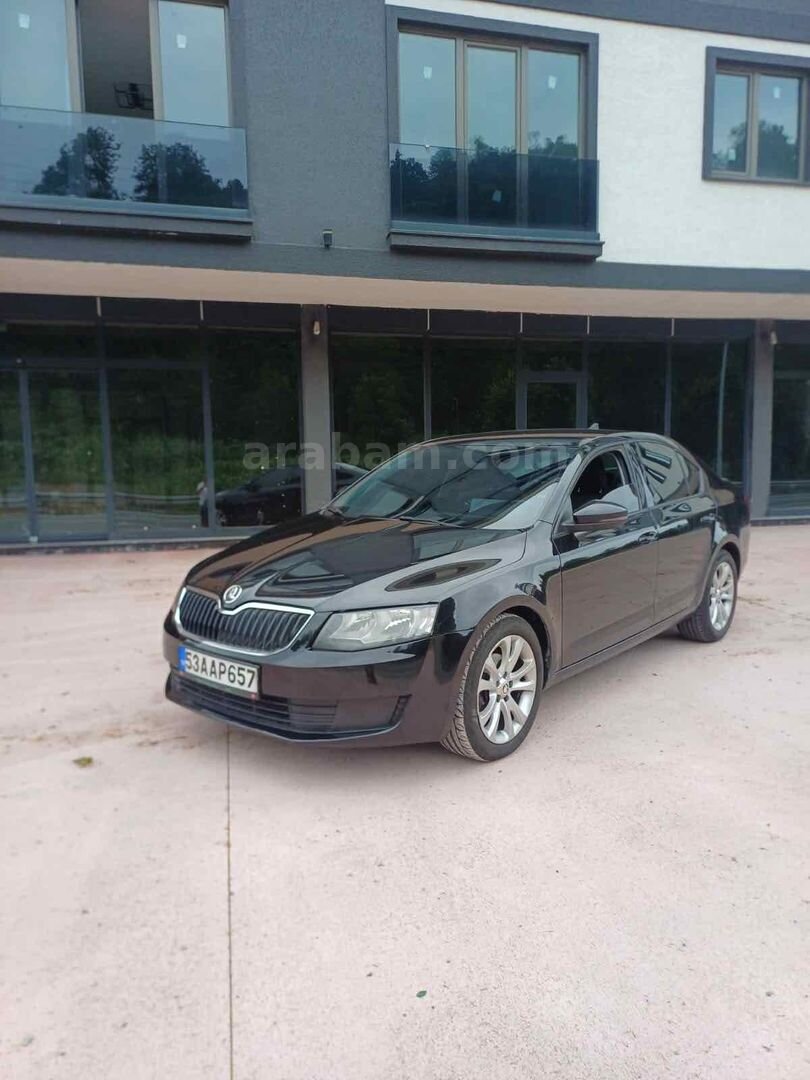 Galeriden Skoda Octavia 1.6 TDI Elegance 2013 Model Rize 275.000 km Siyah 1