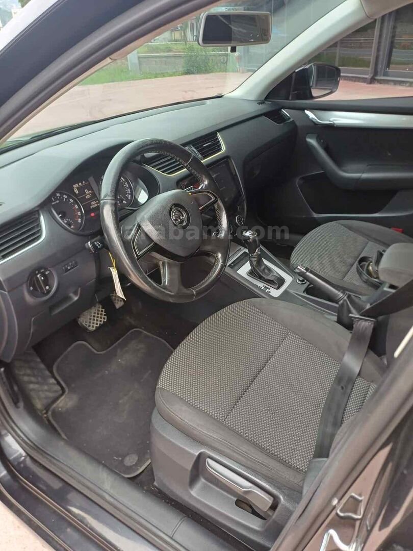 Galeriden Skoda Octavia 1.6 TDI Elegance 2013 Model Rize 275.000 km Siyah 7
