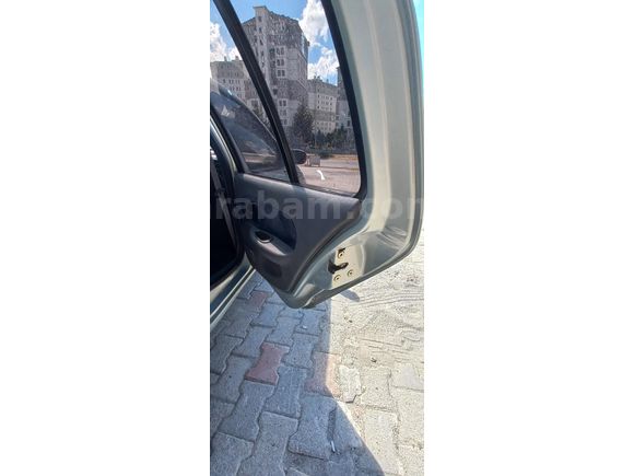 Clio 1.4 16 walf klimalı 2001 Model
