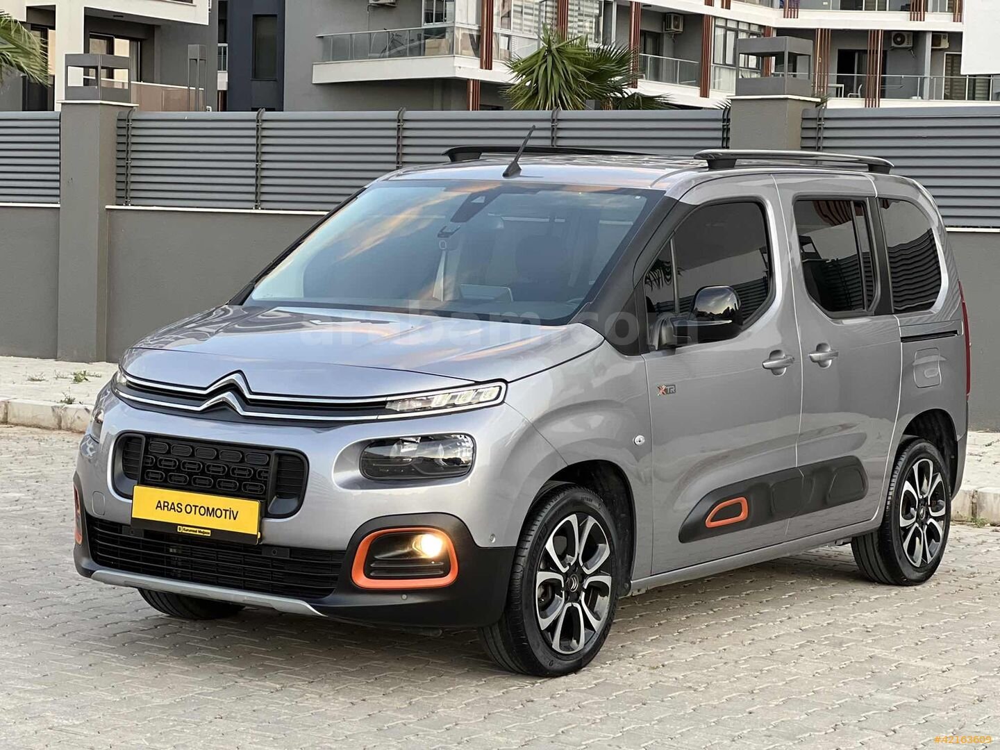 Galeriden Citroen Berlingo 1.5 BlueHDI Shine Bold 2022 Model İzmir 41.000 km Gri 7