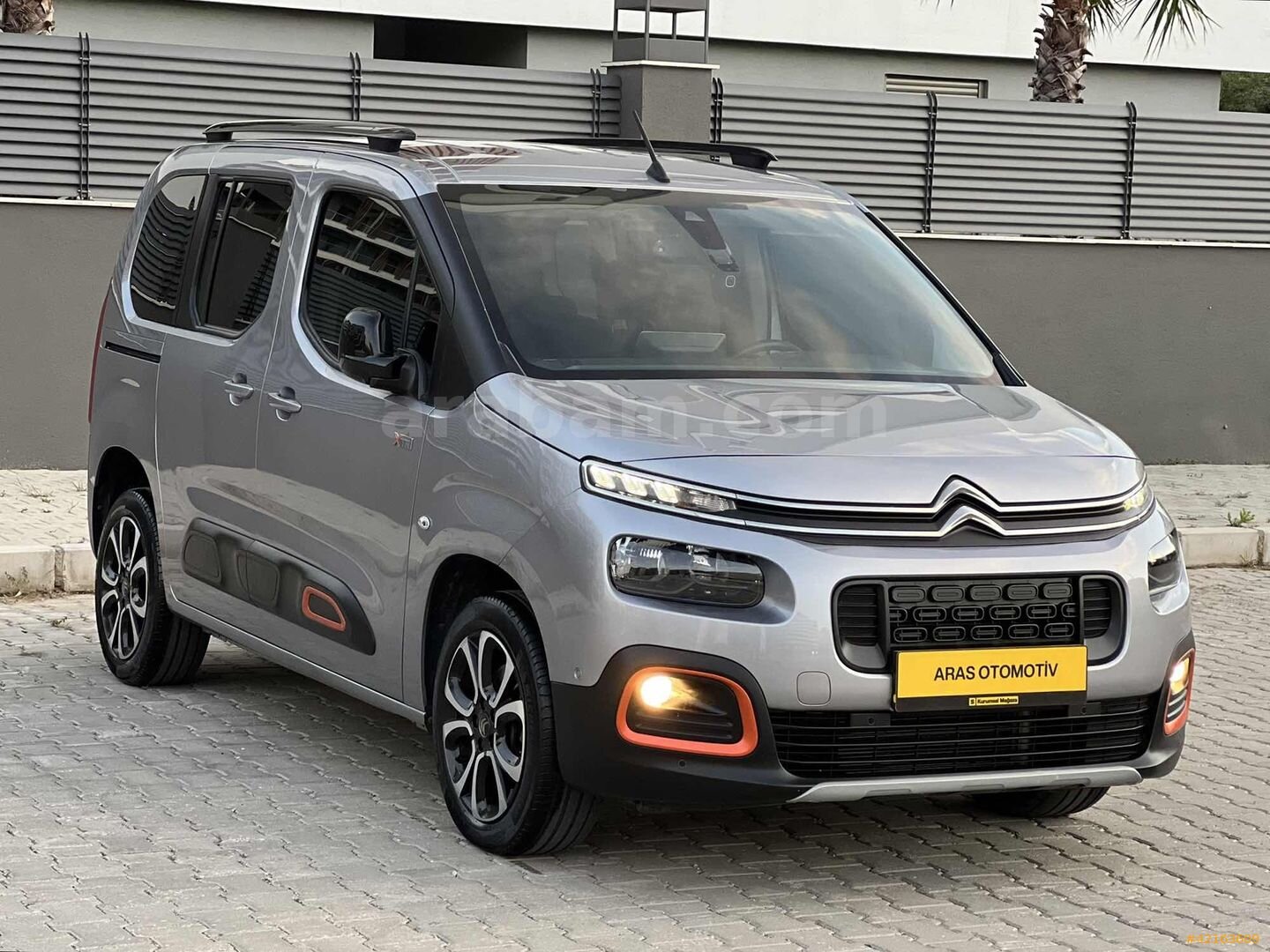 Galeriden Citroen Berlingo 1.5 BlueHDI Shine Bold 2022 Model İzmir 41.000 km Gri 3