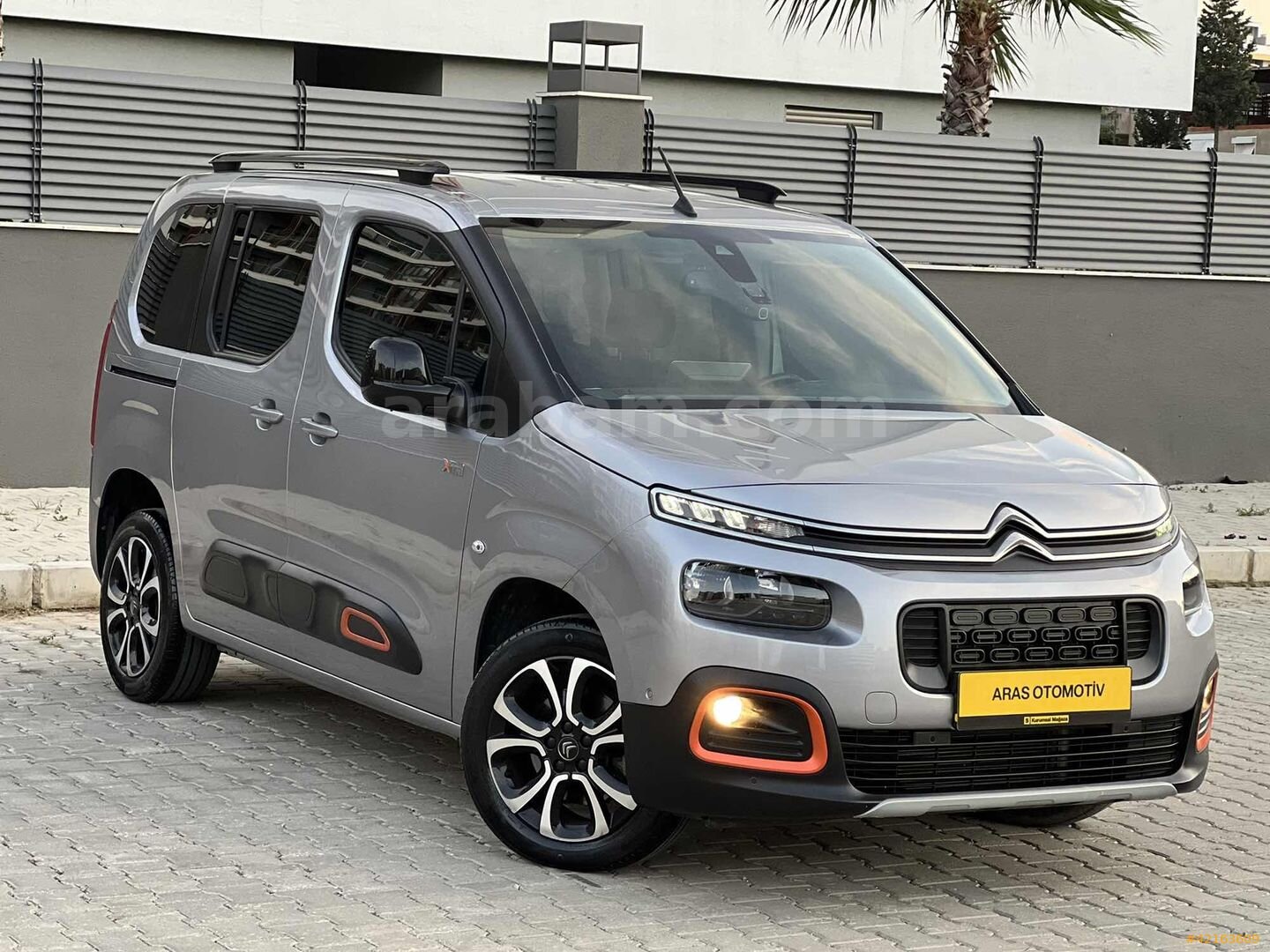 Galeriden Citroen Berlingo 1.5 BlueHDI Shine Bold 2022 Model İzmir 41.000 km Gri 4