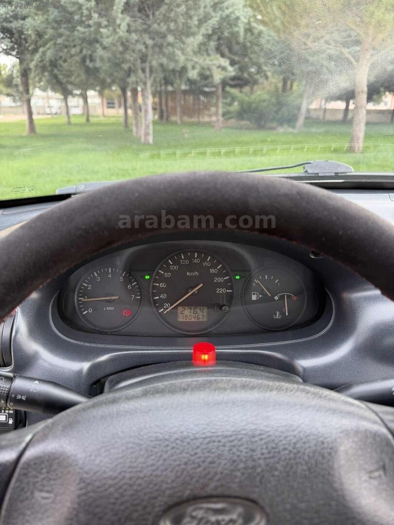 Galeriden Ford Escort 1.6 CLX 2000 Model Ankara 192.000 km Beyaz 3