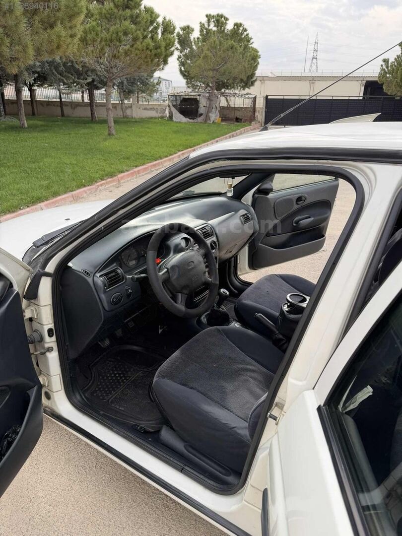 Galeriden Ford Escort 1.6 CLX 2000 Model Ankara 192.000 km Beyaz 5