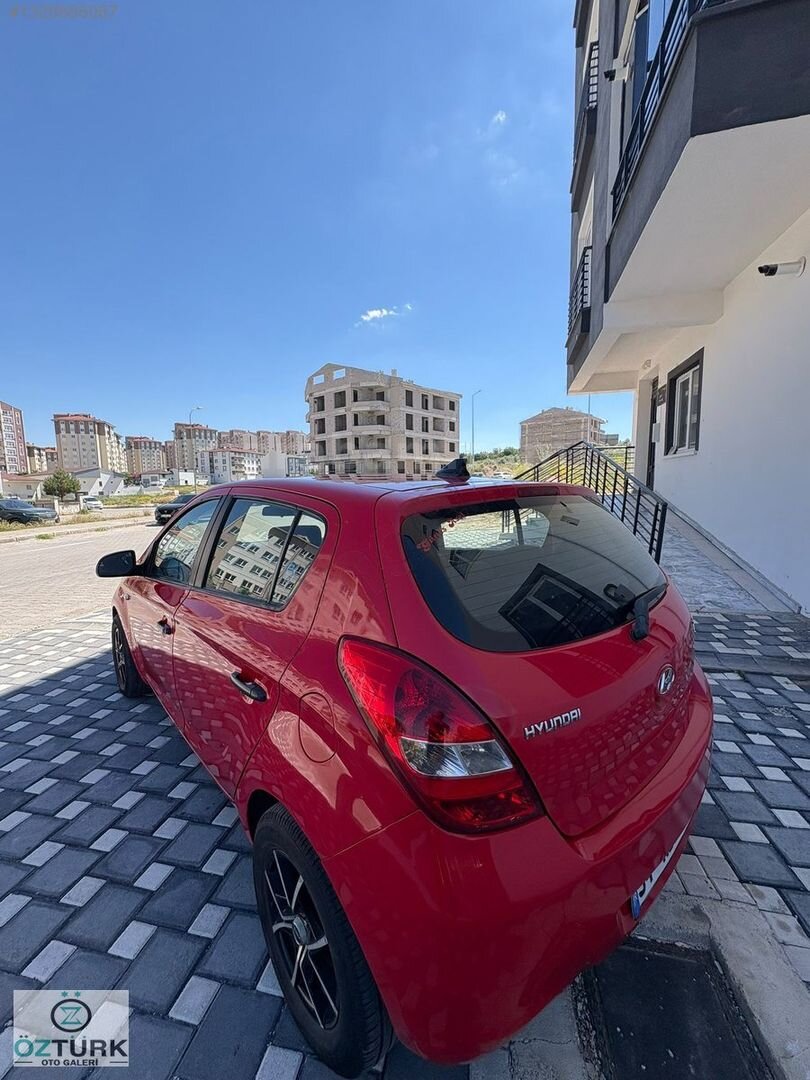 Galeriden Hyundai i20 1.2 MPI Team 2010 Model Nevşehir 349.000 km Kırmızı 3