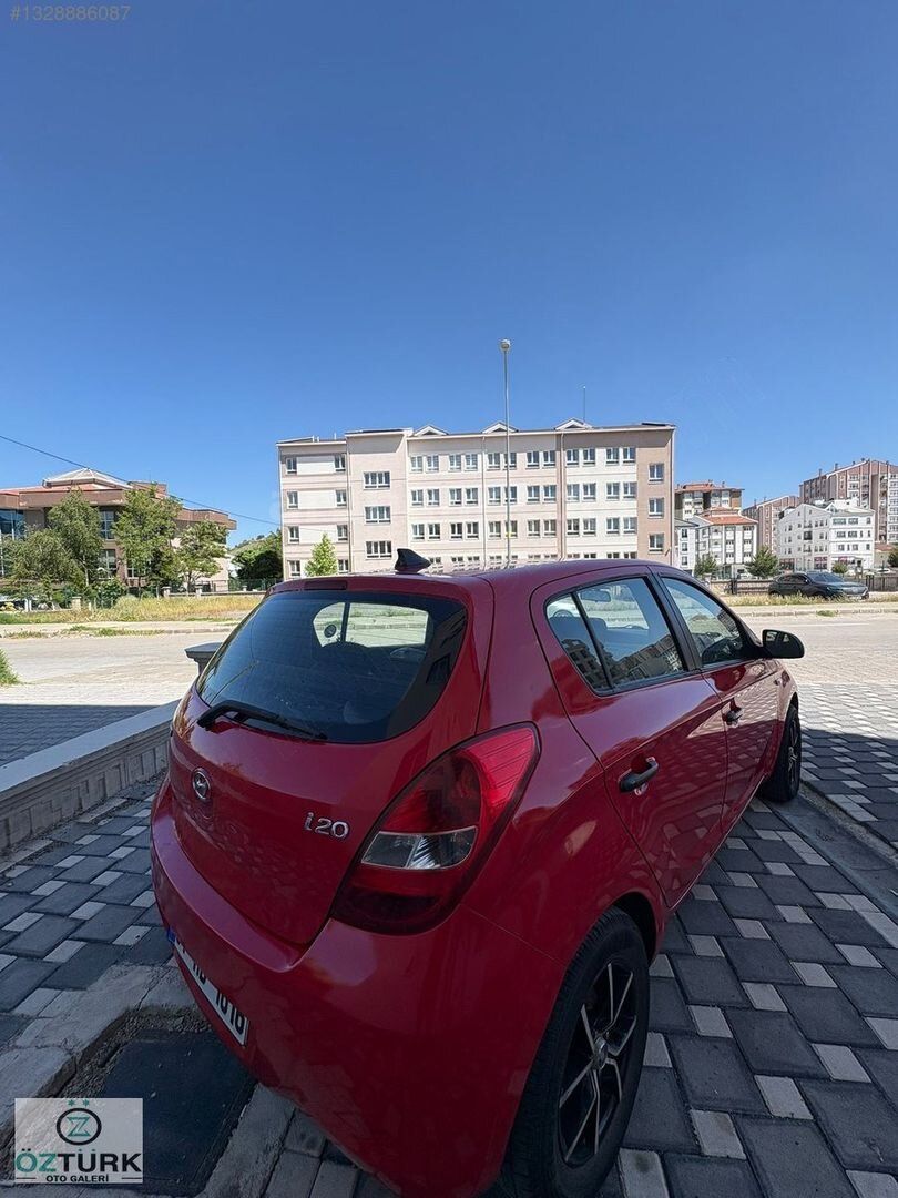 Galeriden Hyundai i20 1.2 MPI Team 2010 Model Nevşehir 349.000 km Kırmızı 4