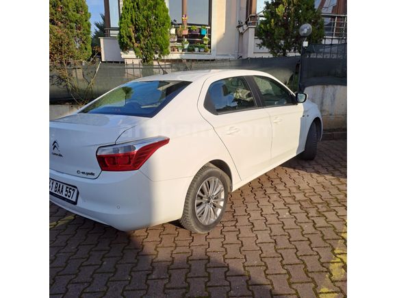 Kazasız geniş aile aracıdır.l