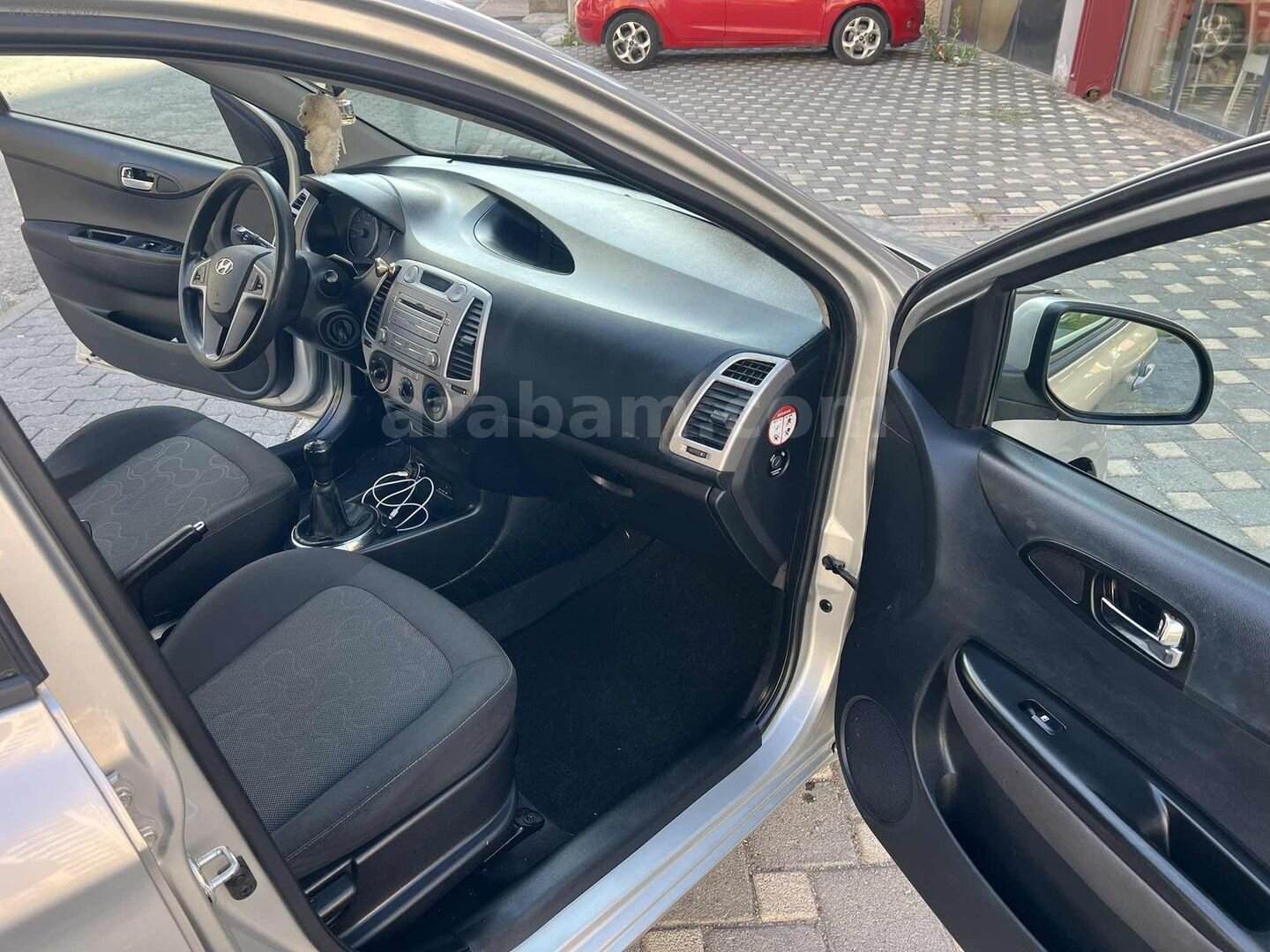 Galeriden Hyundai i20 1.2 MPI Team 2011 Model Kayseri 128.000 km Gri 6